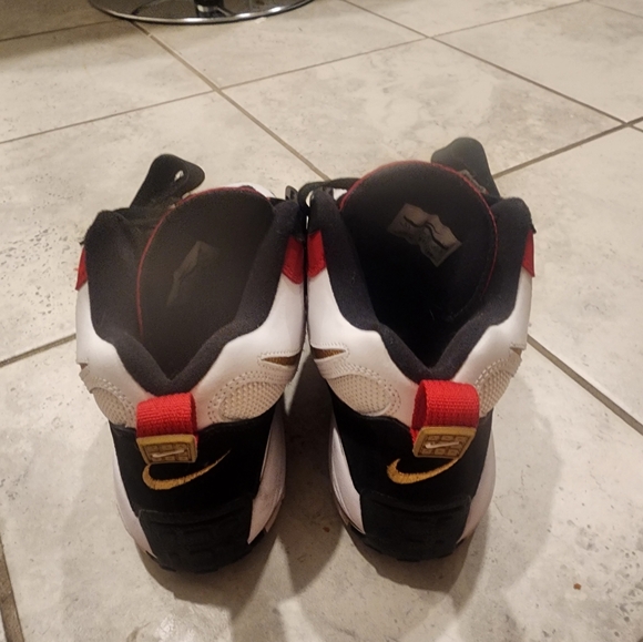 NIKE 49ERS EDITON DIAMOND TURF 2, SPEED TURF , AND DIAMOND TURF 96 MAX . - Picture 8 of 11